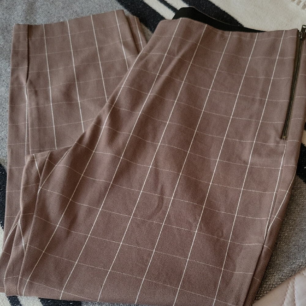 Chic Plaid Trousers in Brown and White